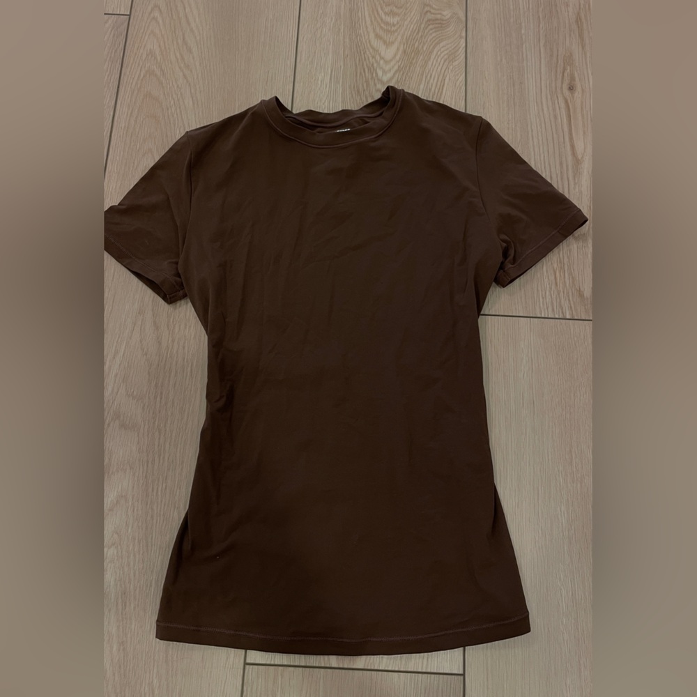 Skims brown tee